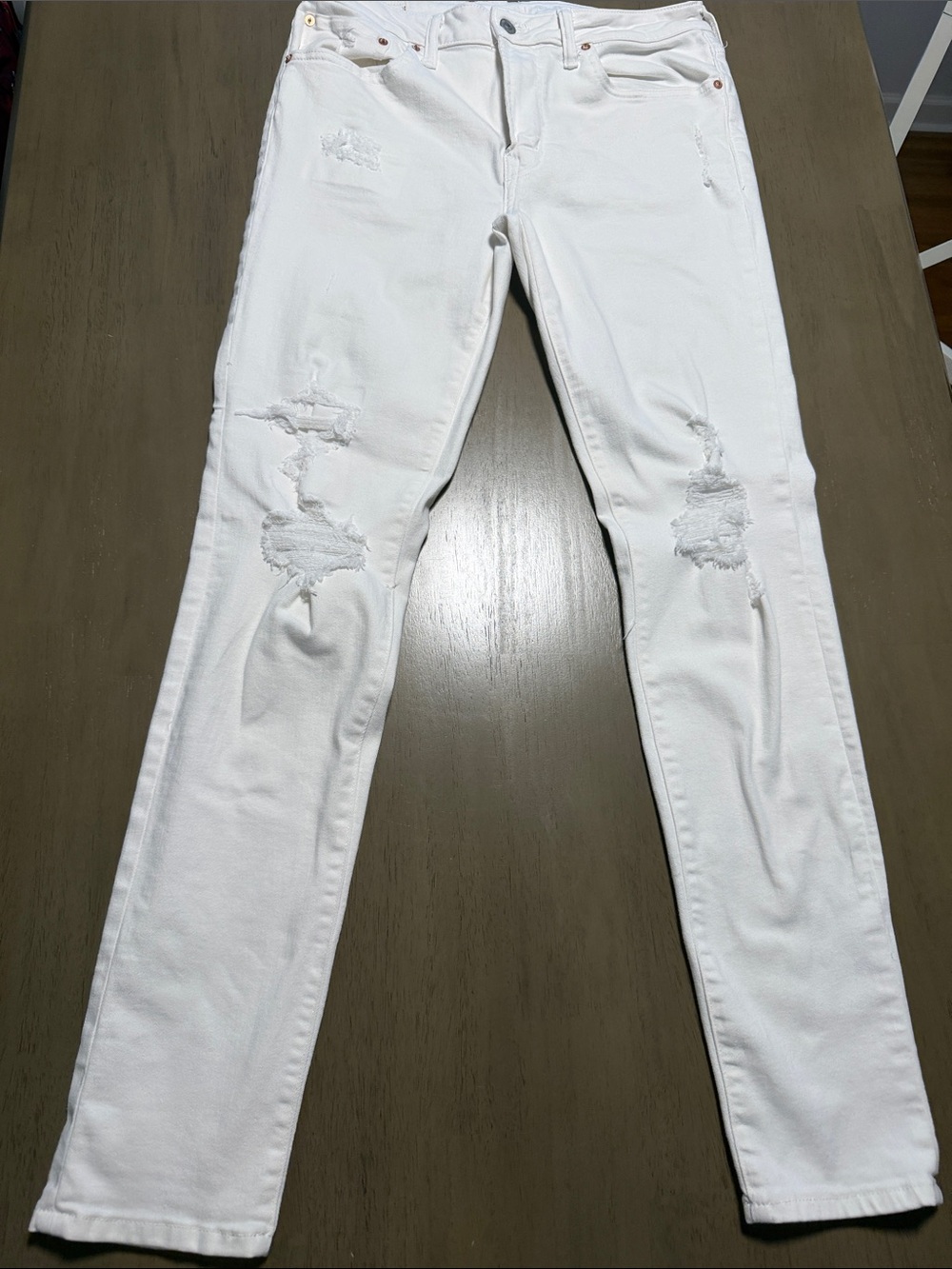 Men’s White Airflex+ Distressed  Jeans